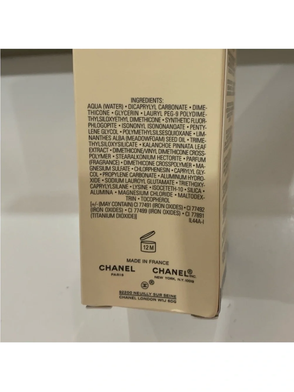 CHANEL Les Beiges Healthy Glow Foundation B30 - Cream & Black Packaging